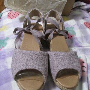 UGG Woman's wedge sandal